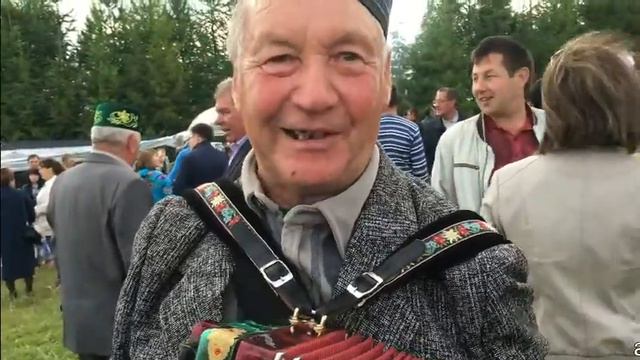 Гармунчы Үзбәк Мусин: "Сыер көтүе кайткан тавышлар чыгарып өйрәндем" смотреть онлайн