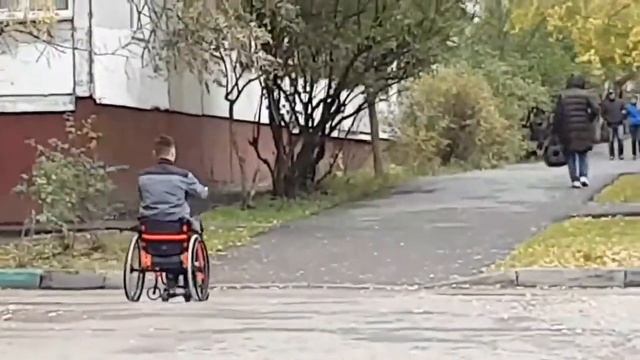 кресло-коляска и электрический самокат.?? ( стоимость в разы дешевле ? ) смотреть онлайн