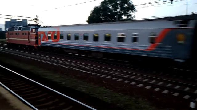 ЧС2Т-1031 с фирменным поездом 9 "Москва-Псков". смотреть онлайн