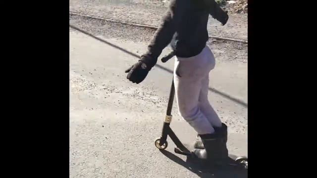 Gör sparkcykel tricks! смотреть онлайн