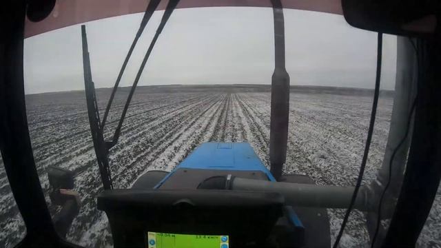 Семейный подряд на разбрасывание удобрения. Декабрь и МТЗ-1221.2 смотреть онлайн