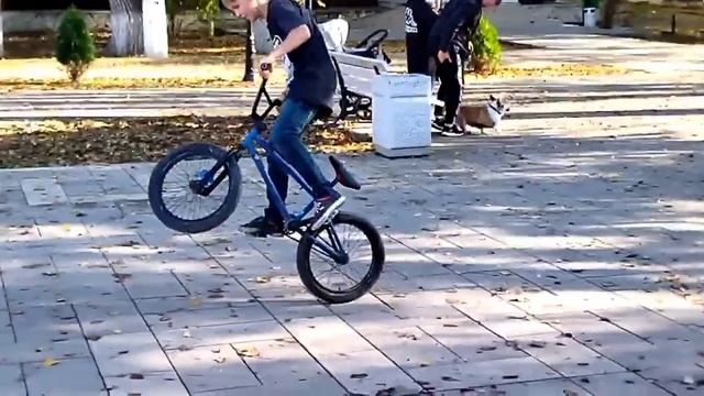 СТРИТ НА BMX!!! Я СДЕЛАЛ ROCK WALK!!! смотреть онлайн