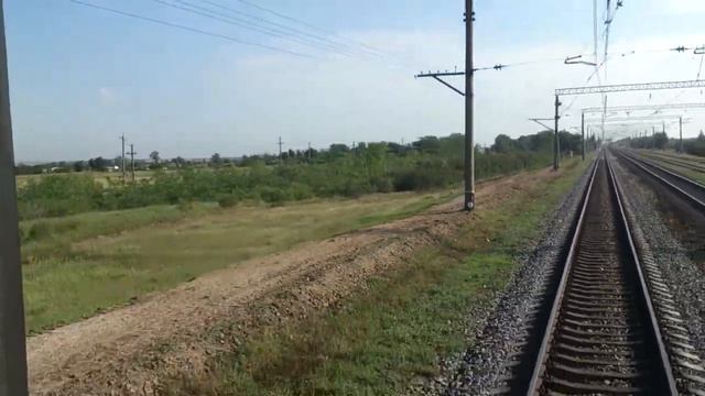 По Крыму на поезде, вид из последнего вагона поезда смотреть онлайн