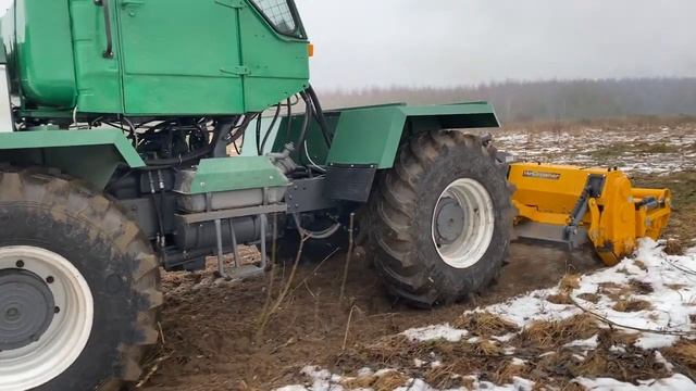 Трактор ХТЗ Т150 с финским ротоватором MERICRUSHER MJS на восстановлении залежных земель смотреть онлайн