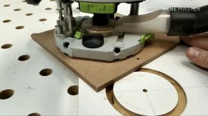 Много отверстий правильной формы при помощи ручного фрезера