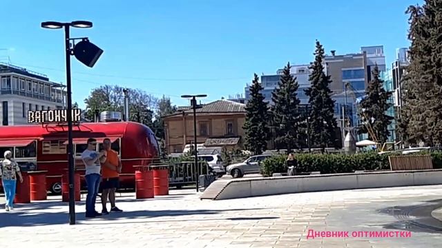 ВАРВАРСКАЯ УЛИЦА, ФОНТАН У КИНОТЕАТРА, КАФЕ ,,ВАГОНЧИК