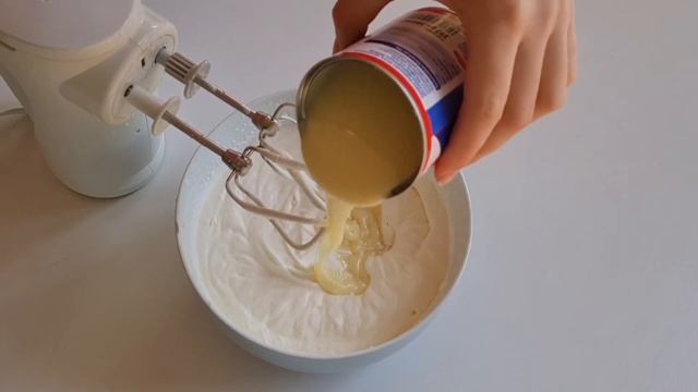 Всего 2 ИНГРЕДИЕНТА и вкуснейшее МОРОЖЕНОЕ у вас на столе | РЕЦЕПТ Сливочного мороженого ? смотреть онлайн