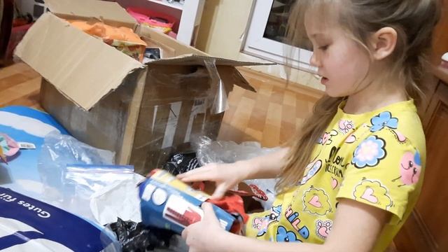 Мега распаковка подарков смотреть онлайн