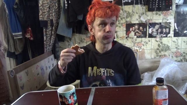 обжор мукбанг суп колбастный чай и батон с кружовничным вареньем