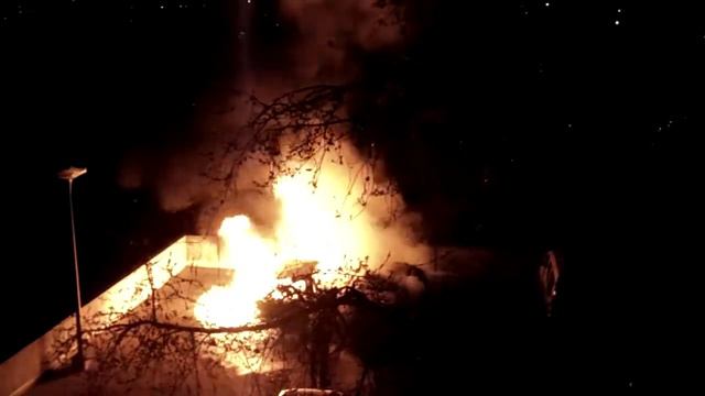 УКРАИНЦЫ ВО ФРАНЦИИ ПОДОЖГЛИ МАШИНЫ НА ПАРКОВКАХ смотреть онлайн