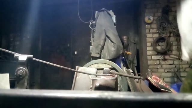 Кованый топор из рессоры. проверка на прочность. смотреть онлайн