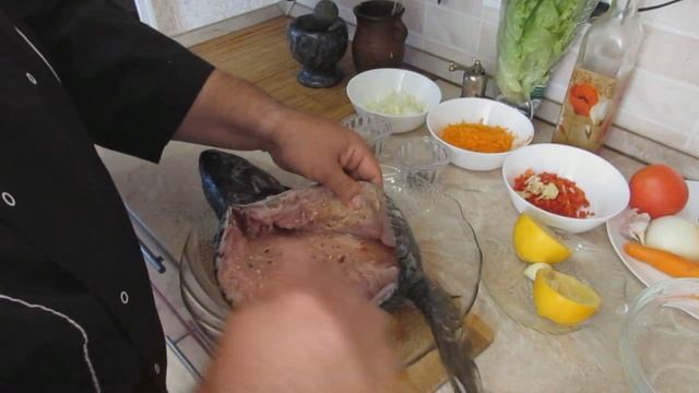 ЗЕРКАЛЬНЫЙ КАРП БЕЗ КОСТЕЙ В ДУХОВКЕ ФАРШИРОВАННЫЙ РИСОМ ОВОЩАМИ смотреть онлайн