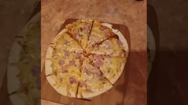 Замороженная пицца ЦЕЗАРЬ с ветчиной и грибами. смотреть онлайн