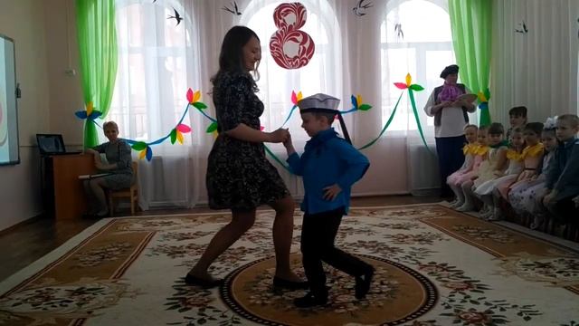 Танец мамы и сына на 8 марта 2018. Детский сад 32 ( рябинка) Серпухов смотреть онлайн