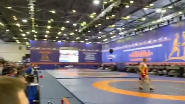 Волевая победа «Швайнштайгера» и эмоции трибун смотреть онлайн