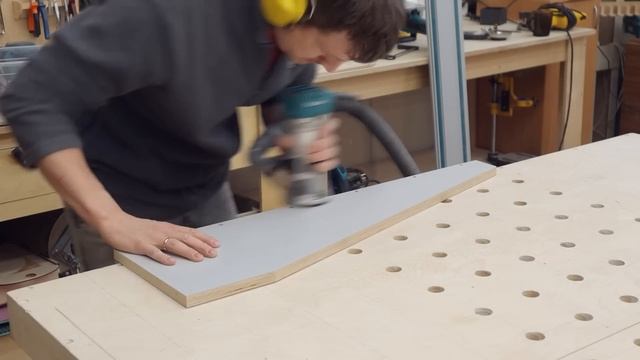 мой идеальный СБОРОЧНЫЙ СТОЛ из HPL фанеры / верстак своими руками смотреть онлайн