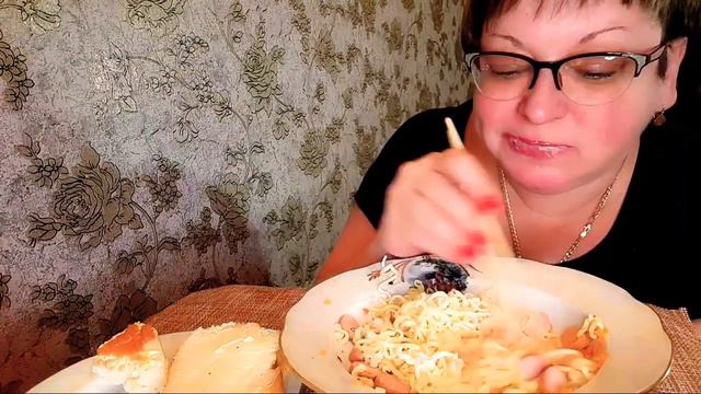 Пожрем?Бомж лапша и сосиски/Мукбанг/обжор и разговоры на камеру/Mukbang not ASMR смотреть онлайн
