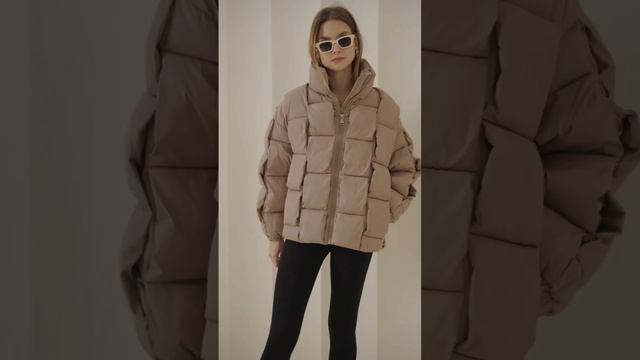 Женская стеганая куртка больших размеров