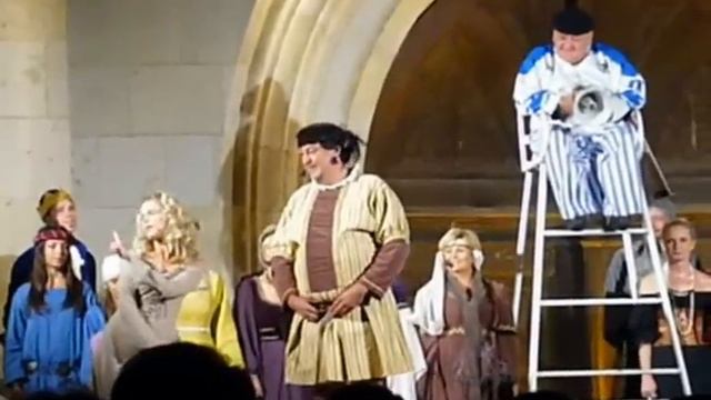 Schwimm, Agnes, Schwimm ... Szene Agnes Und Albrecht Zum Biermarkerl-Thema In Straubing