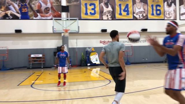 Globetrotters Teach Stephen Curry New Plays | Harlem Globetrotters смотреть онлайн