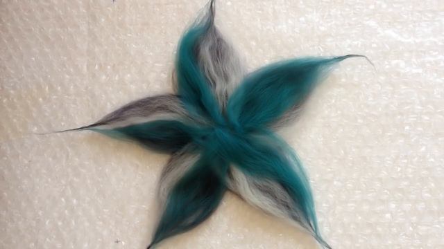 FELTING & ВАЛЯНИЕ. Как свалять цветок из шерсти.Раскладка цветка . смотреть онлайн