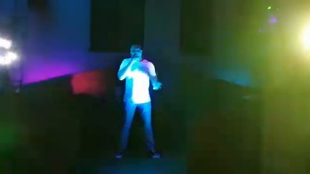 ВАЛЬС БОСТОН | Классно спел певец в ресторане. смотреть онлайн