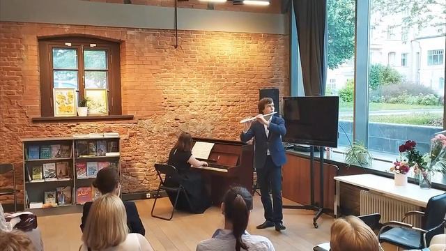 И. С. Бах Соната ми мажор 1,2 части смотреть онлайн