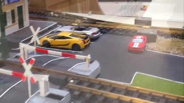 ►НЕВЕРОЯТНО! Паровозики в кафе доставляют заказы за столики / Кафе Локомотив Харьков смотреть онлайн