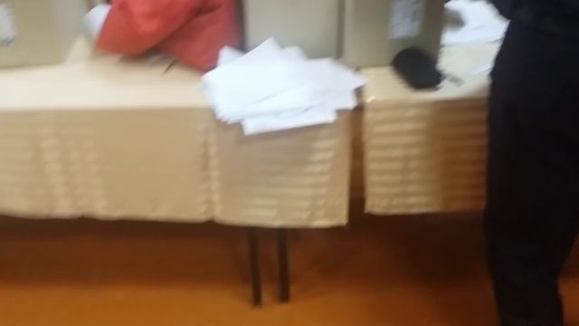 Изъятие бюллетеней с уже поставленными галочками за Единую Россию и ее кандидатов на участке 574 смотреть онлайн