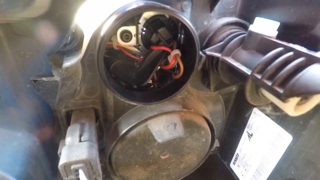 Замена лампы ходового света Renault Logan_2. смотреть онлайн