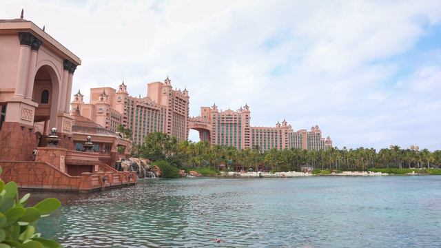 Bahamas. Atlantis Paradise island resort - The Peanuts Explorers move ya to... (v/x En~Ru subtitles смотреть онлайн