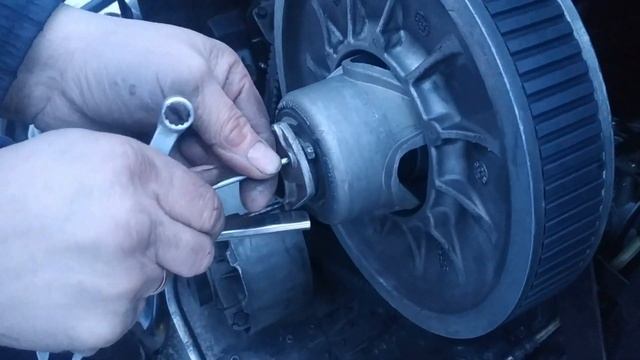 Регулировка ремня вариатора снегоход BRP expedition 600 смотреть онлайн