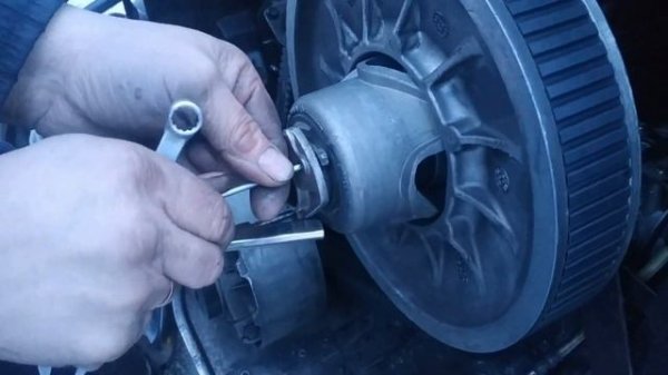 Регулировка ремня вариатора снегоход BRP expedition 600