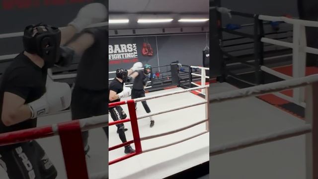 Спаринги #бокс #кикбоксинг #нск #тайскийбокс #тренер #boxing #kickboxing #тренировка смотреть онлайн