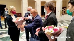 Ректор МГУ Садовничий подарил главе МИД Британии книгу "Функциональный анализ"