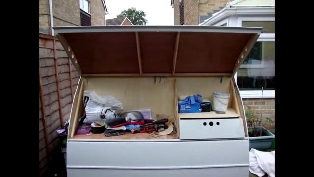 Дім на колесах зі старого Муравя смотреть онлайн