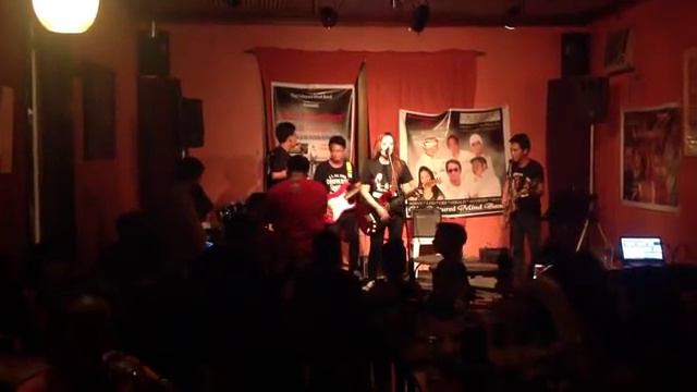 DJ Amelia and Band смотреть онлайн