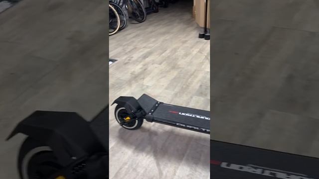 Présentation de la Dualtron Mini смотреть онлайн