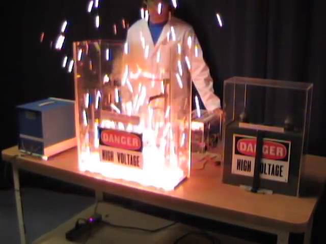 Взрывающийся провод, MIT Physics Demo Exploding Wire смотреть онлайн