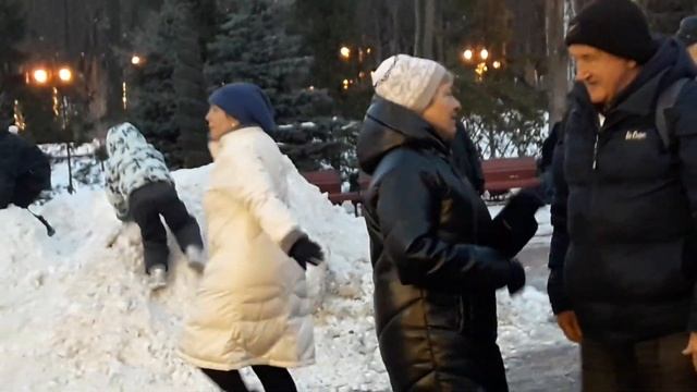 А я узнала интересный момент!!!??Танцы в парке Горького!!!??Харьков 2022 смотреть онлайн