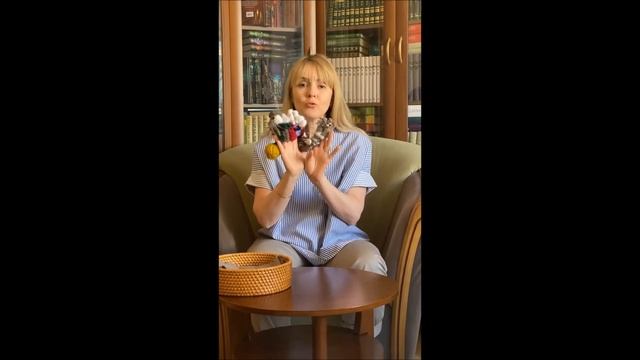 "Сказка Репка" с вопросами, загадками и стихотворением про овощи. Пальчиковый театр дома. смотреть онлайн