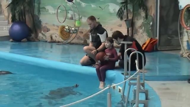 Дельфинотерапия с Аутистом. Мышко Дима 6 лет. День 10.mp4 смотреть онлайн