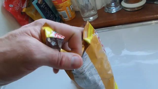 I Potato chips roast chicken Картофельные чипсы жареный цыпленок buy in UK England 20200506 смотреть онлайн