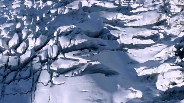 2 Wingsuit Flyers BASE Jump Into a Plane In Mid-Air | A Door In The Sky смотреть онлайн