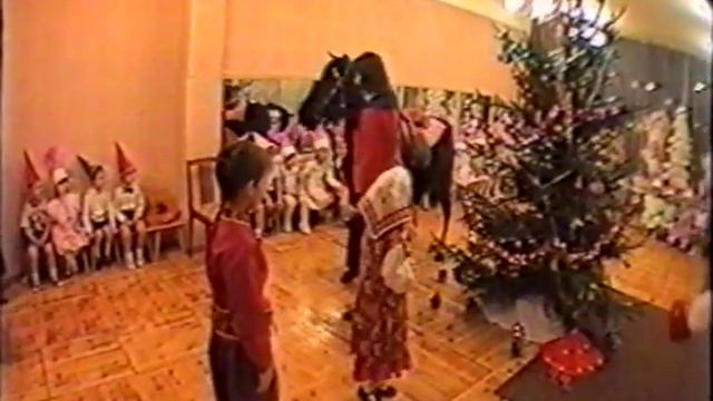 Лошадь обкакалась на новогоднем утреннике в детском саду смотреть онлайн