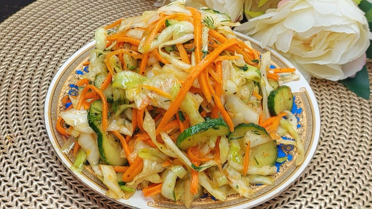 Такой салат из капусты по- корейски готовлю даже на праздничный стол. Нравится всем. Простой рецепт смотреть онлайн