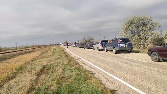 Россияне добрались до ВКО, на границах – пробки смотреть онлайн