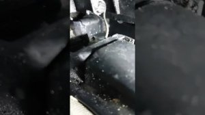 Acura MDX 2007-2013 Вода в салоне_Чистка дренажного отверстия.