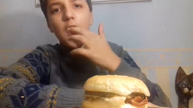 Как сделать из двух чизбургеров один дабл чизбургер? смотреть онлайн