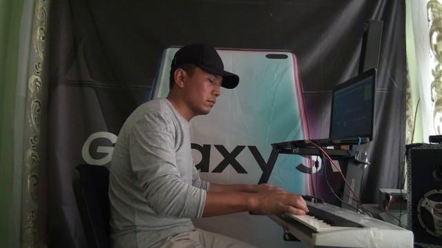 Munisa Rizayeva - Yomg'ir Gul tutgin azizim Гул тутгин азизим смотреть онлайн